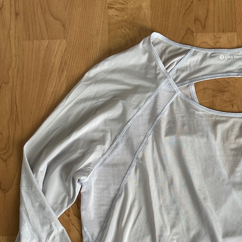 Lululemon Like New Women's Long Sleeve Tee - Picture 3 of 6
